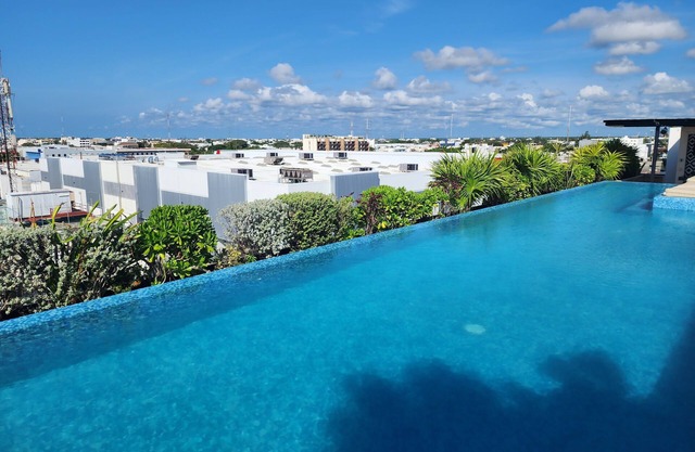 PRIME LOCATION 1 BR APT Downtown Playa del Carmen w/PARKING/Pool/GYM