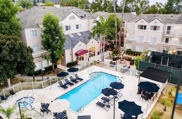 Prime Location! 2 Convenient Units, Pool, Onsite Parking, Free Breakfast