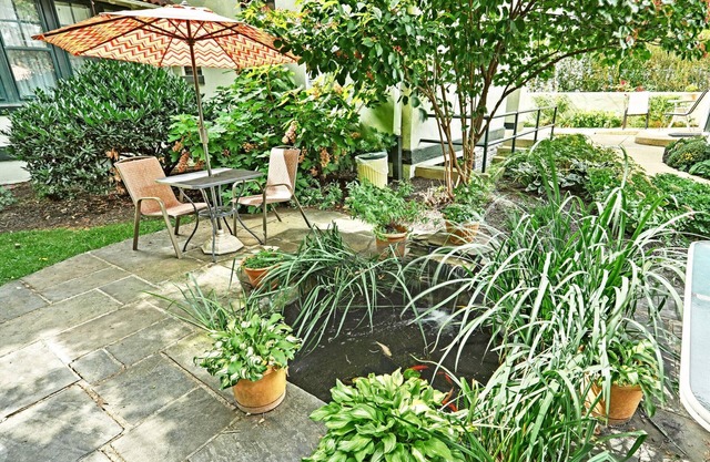 Prime Location- 250 Sq Ft w/ Firepit, Walk to Downtown Lancaster!