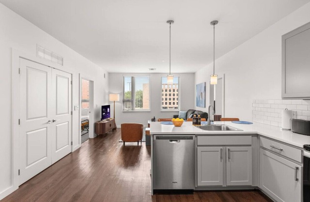 Prime Location 2BR Apt Near Clinic & CWRU