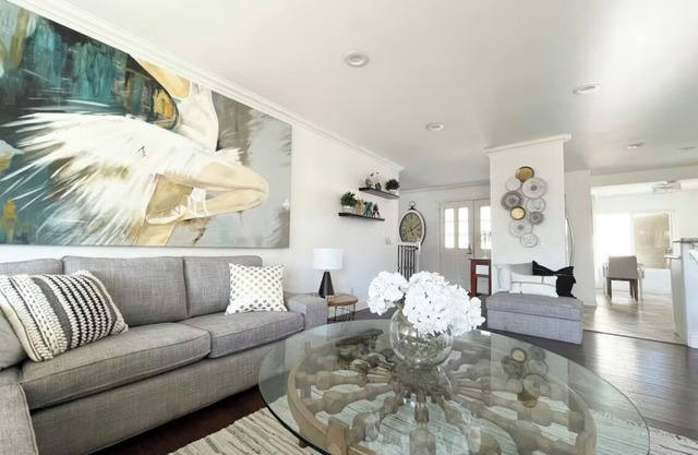 Prime Location! 3BR, 10 Min to Beach, 5 Min to Irvine – Walk to Pool & Courts