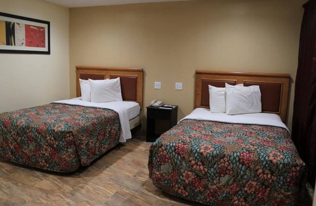 Prime Location, 4 Sleek Units w/Free Parking, Minutes to Flournoy Park
