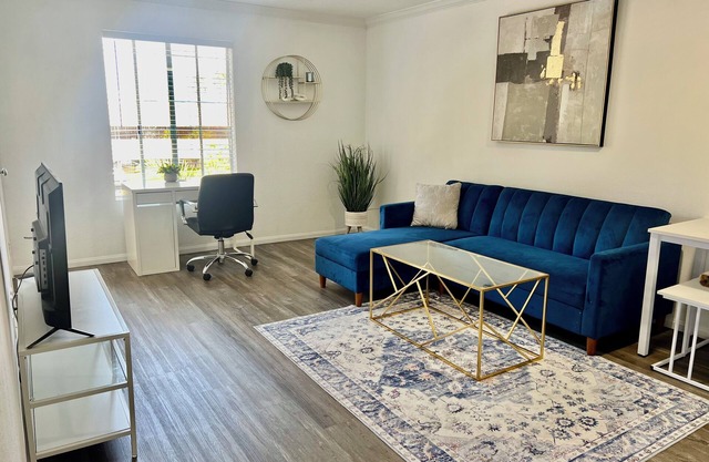 Prime Location, 5 minutes to the beach, UCSD, Hospitals, UTC mall