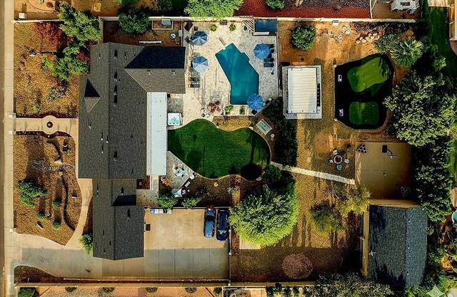 Prime Location! 5000Sq'-Acre Pool/Game Room/Hot Tub/Putting Green/170+ 5★ratings