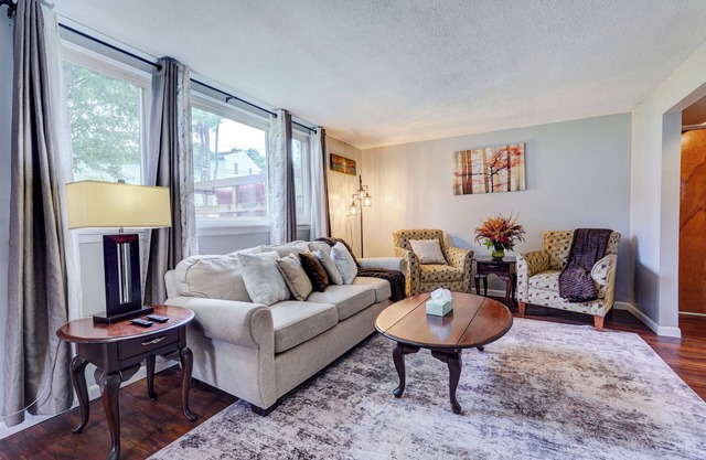 Prime Location! 5BR Home Near RIT, UofR, Parks, Shopping & Dining