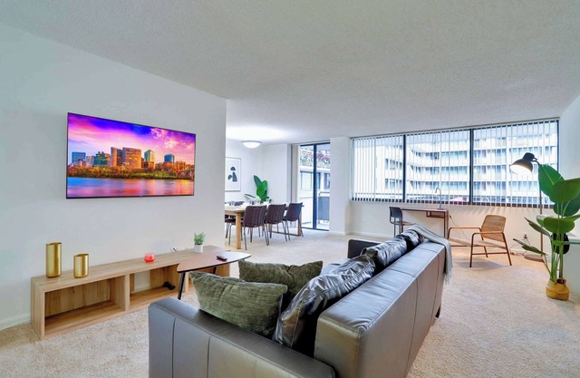 Prime Location Apt Near Metro & Airport!