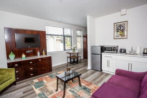 Prime Location - Awesome View -1 bedroom Apartment