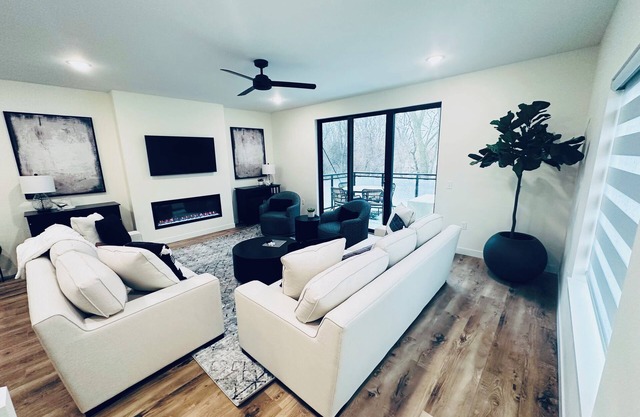 Prime Location! Beautiful and spacious 3-bedroom townhome in the heart of Boji!