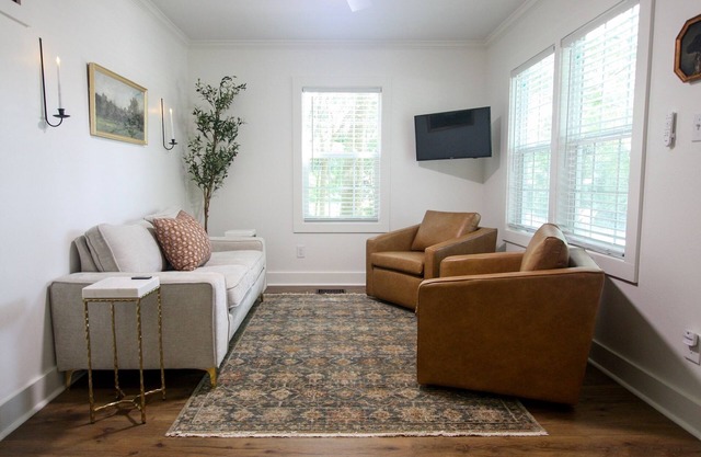 Prime Location! Charming Cottage, Fenced Yard & Close to Downtown & FSU