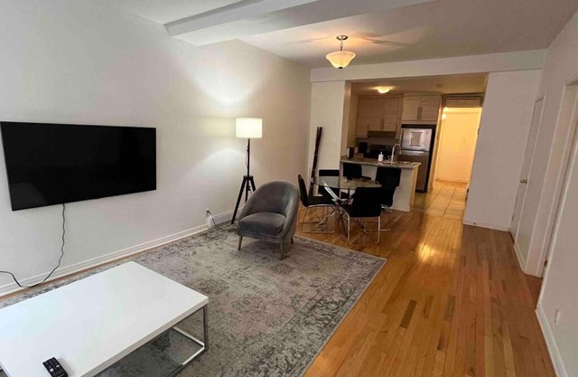Prime Location Condo With Parking 10 min from dowtown