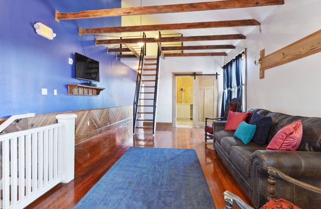 Brandneu! Hauptstandort! Eingang der Franzosen!