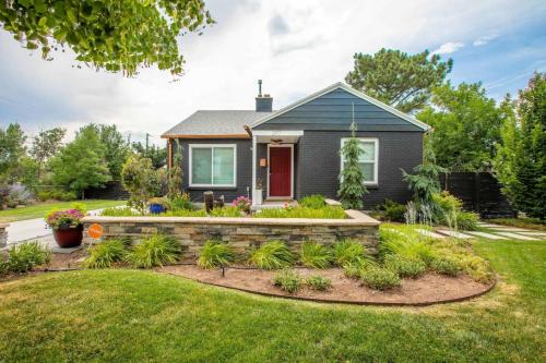Prime Location Home with Hot Tub l Midtown