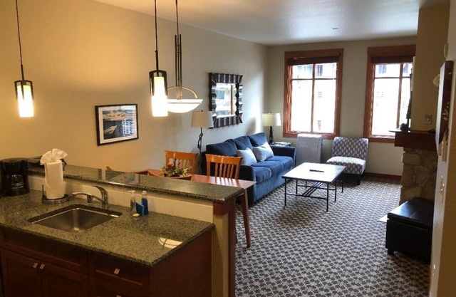 Prime location in Palisades of Tahoe. 1 Bdrm (sleeps 4)