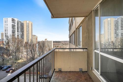 Prime Location Near Jasper Ave with Downtown Views, Netflix, Gym, Sauna, Sleeps 4