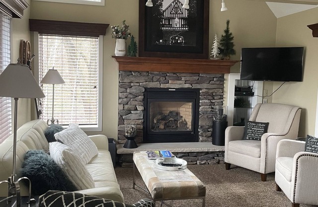Prime Location! Next to Main Lodge, Mountain&Summer Adventures. 3Bed&3Full Bath.