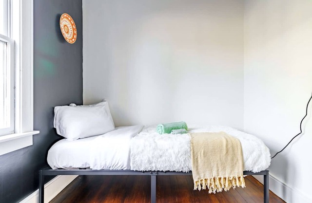 Prime Location Top Rated Clean Parking Free