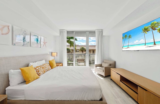 Prime Location with Waterfront Near Beach