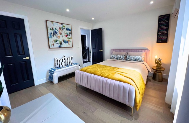 Prime location w/parking, laundry, 10 min from LGA