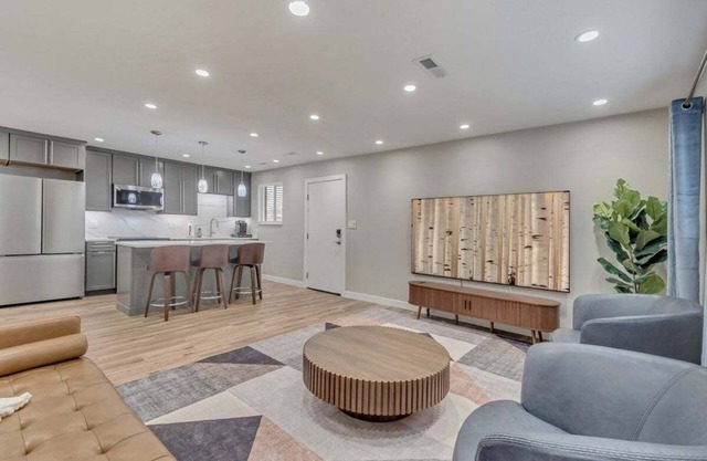 Prime Murray Stay | King Bed, W/D, Great Location