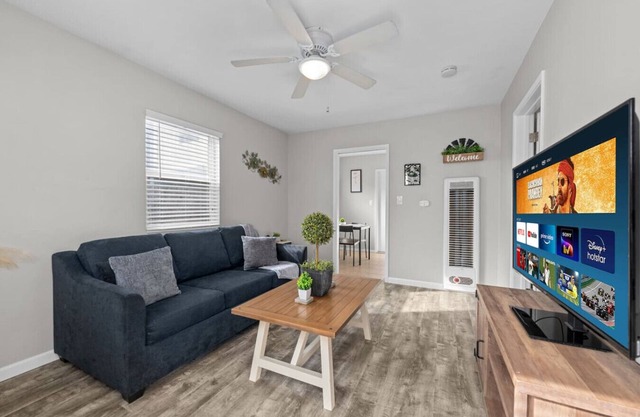Prime North Park Stay: Walkable 95/100 + Parking!