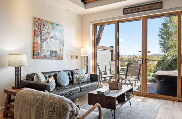 Prime Park City Location, 10 min to Canyons Village, Full Kitchen, Private Hot Tub