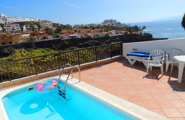 Sensationelle 3-SZ-Villa mit Privatpool & fesselnden Ausblick auf Meer & Insel