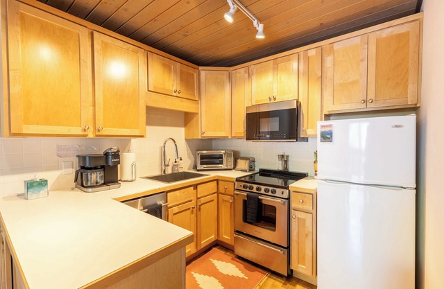 Prime Ski-in/Ski-out Condo at Edelweiss
