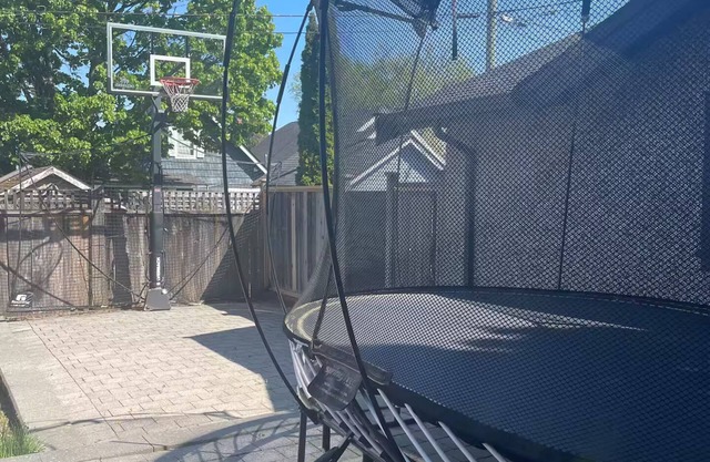 Prime Vancouver Elegant 6BR+4.5BA Villa | Sleeps 14 | 2-Yr Host w/ 5★ Reviews