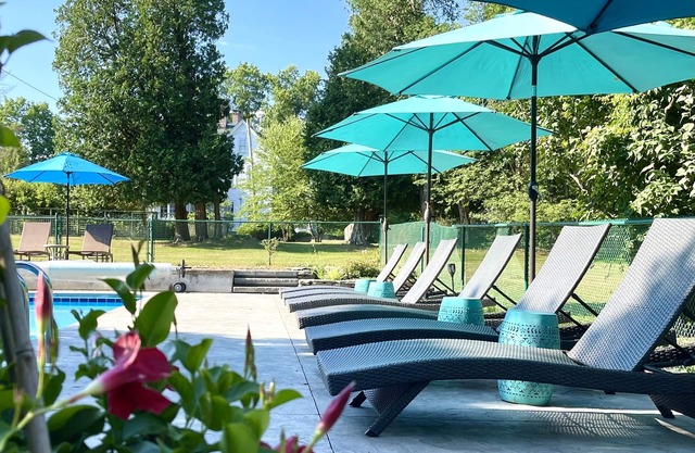 PRISCILLA'S HOMESTEAD: Authentic Private Estate with Pool Tennis FirePit