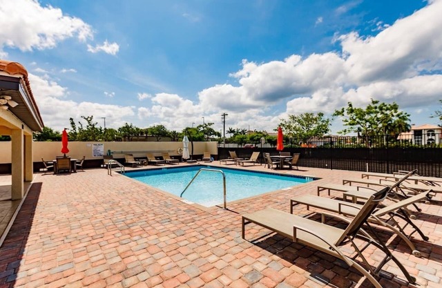 PRISTINE 1ST FLOOR 2 BEDROOM 2 BATH VILLA CLOSE TO EVERYTHING!