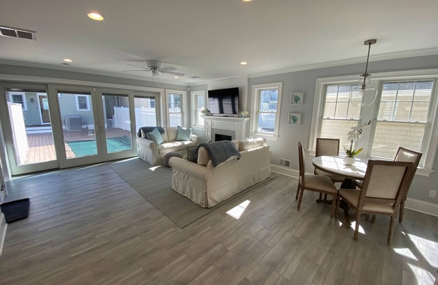 Pristine 3BR Home Steps From Beach w Deck, Pool/Hot Tub, Grill, Outdoor Dining