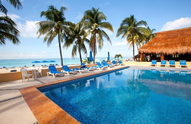 Deluxe Beach Front Ground Floor Condo # 5 am Nautibeach