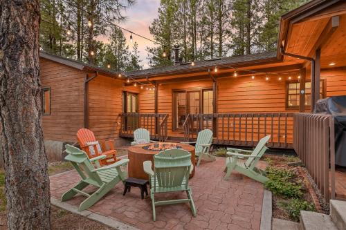 Pristine Cabin on Wooded Lot. Fantastic Location Pool Table