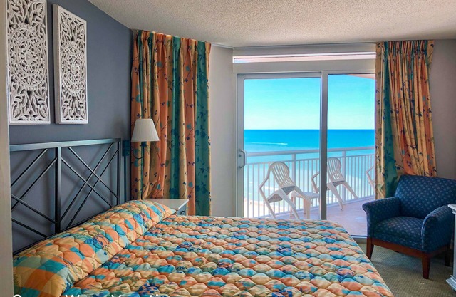 Pristine Condo Magnificent Ocean View, Lots of Upgrade, 11th Floor