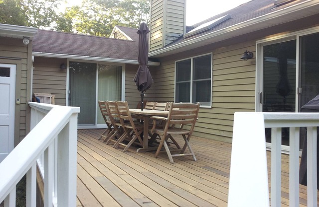 Pristine East Hampton Getaway! Zu Fuß zum Privatstrand! Riesige Außendusche!