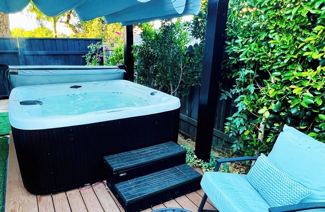 Pristine Family Getaway Retreat: Hot Tub, Tree House and Pool near USCB