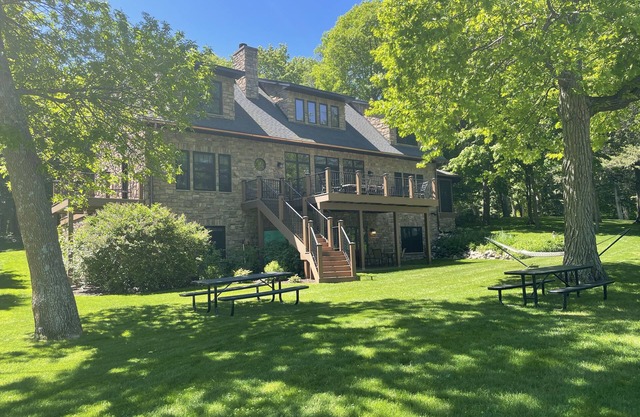 Pristine Lake Sylvia Getaway mit Unterkünften, perfekt für große oder kleine Gruppen!