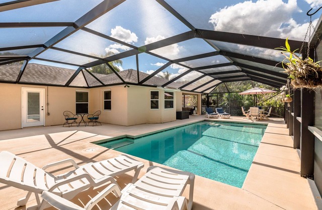 🍹🌞 Pristine Paradise! Heated Private Pool, Boat Parking, Near Beaches!