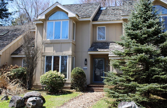 Pristine Poconos Pinecrest Lake Townhouse