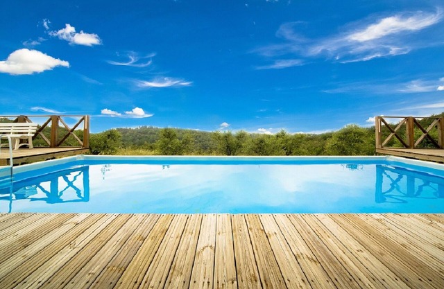 Alleinstehendes Ferienhaus mit privatem Pool, W-LAN, Whirlpool, TV, Panoramablick, bei Arezzo