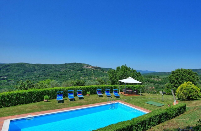 Wunderbares alleinstehendes Ferienhaus mit privatem Pool, Klimaanlage, W-LAN, Innenhof, bei Arezzo