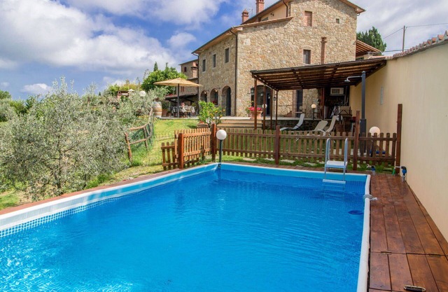 Alleinstehendes Ferienhaus mit W-LAN, privatem Pool, TV, Terrasse, Panoramablick, bei Arezzo