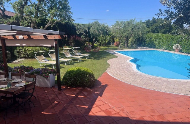 Alleinstehendes Ferienhaus mit privatem Pool, Klimaanlage, W-LAN, Sauna, TV, Innenhof, bei Rimini