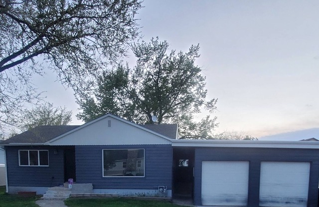 Beautiful newly remodeled 2 bedroom basement unit