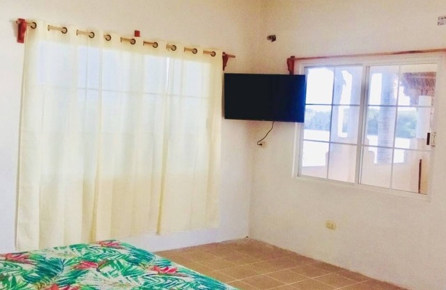 Private studio 5 minutes from the beach by car, facing the river, pet friendly