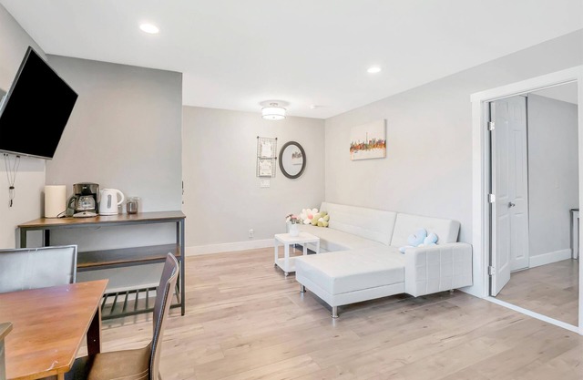 Private 1 Bed 1 bath unit in Quiet and safe Neighborhood