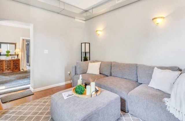 Private 1 bedroom | 10 minutes from everything!