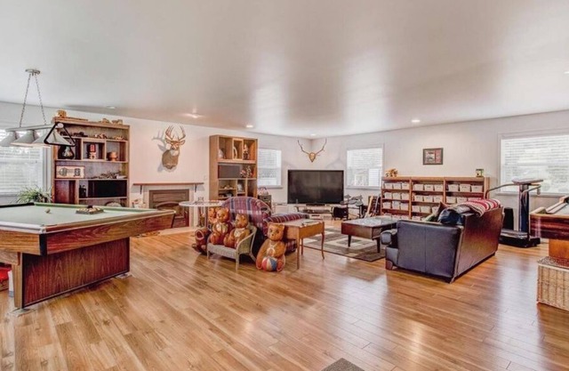 Private 1 Bedroom Carriage House on an Acreage- 8 minutes to downtown Salmon Arm