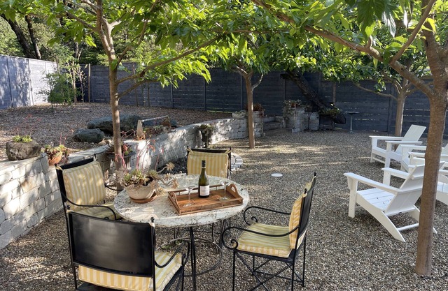 Private 1-bedroom Guest House with Great Amenities