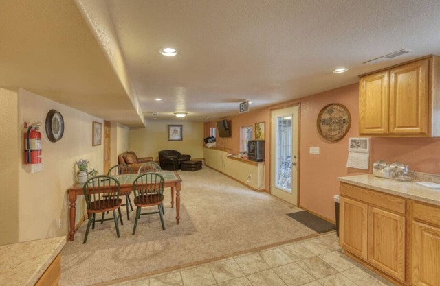 Private 1 bedroom Hilltop Apartment near skiing, Deadwood, & 4X4 Trails